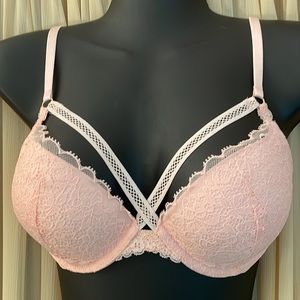 32D Victoria’s Secret Bra Soft Pink Push Up 💕